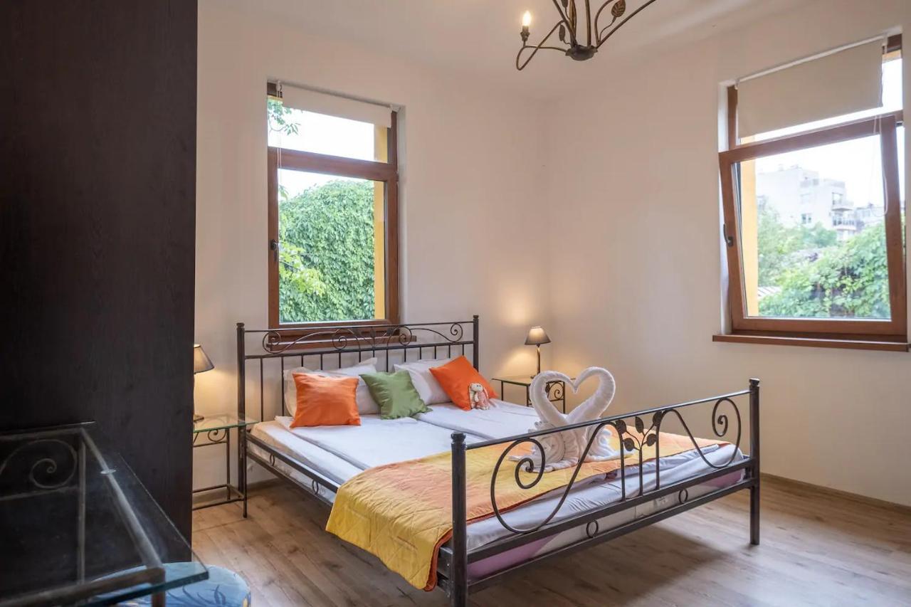 Entire Central House With Guest Rooms & Garden Sofia Eksteriør billede